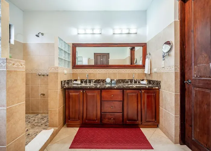 Luxury Living At Catalina *